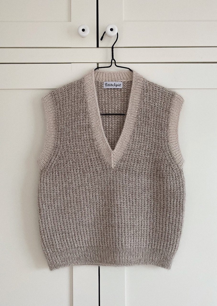Friday Slipover V-neck by PetiteKnit